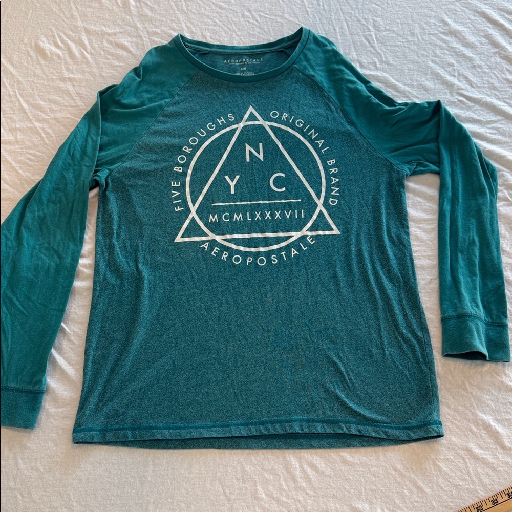 Aeropostale men’s long sleeve graphic large T-shirt. 
Blue/green color